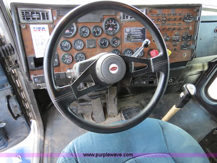 image for item B4602 1999 Peterbilt 377 semi truck