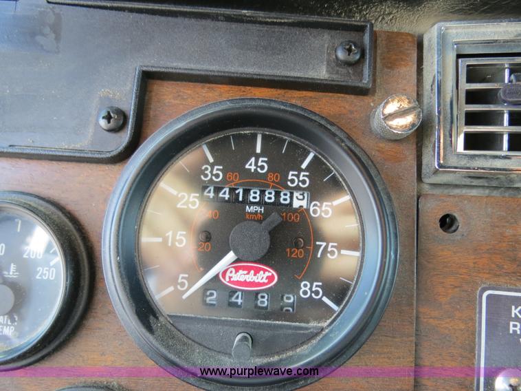image for item B4602 1999 Peterbilt 377 semi truck