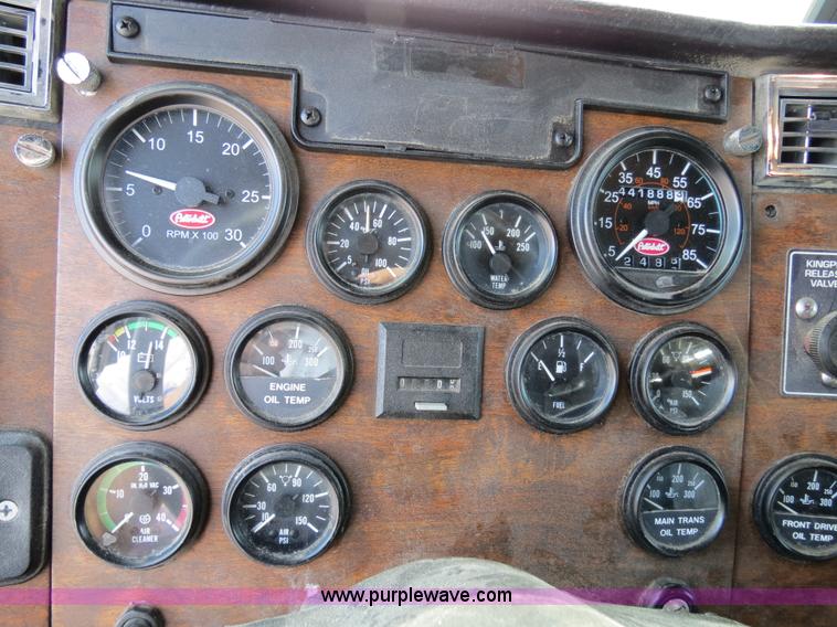 image for item B4602 1999 Peterbilt 377 semi truck