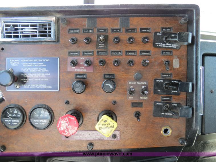 image for item B4602 1999 Peterbilt 377 semi truck