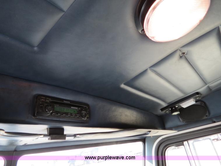 image for item B4602 1999 Peterbilt 377 semi truck