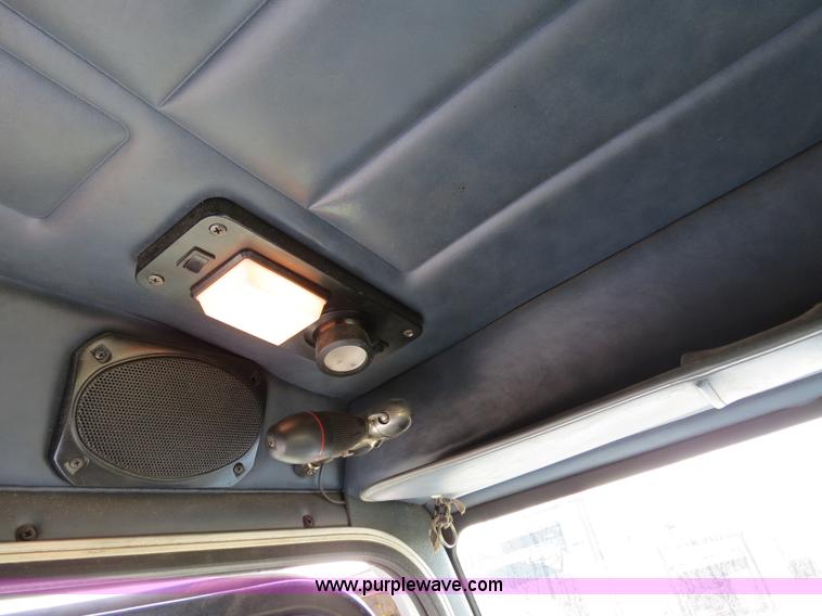 image for item B4602 1999 Peterbilt 377 semi truck