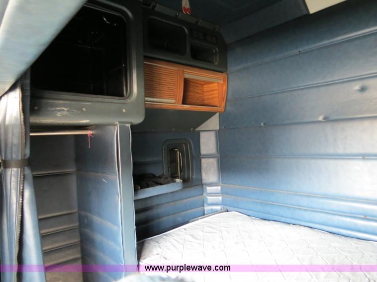 image for item B4602 1999 Peterbilt 377 semi truck