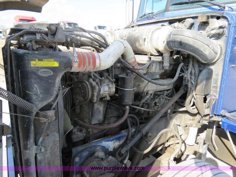 image for item B4602 1999 Peterbilt 377 semi truck