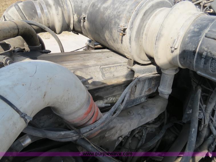 image for item B4602 1999 Peterbilt 377 semi truck