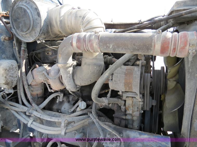 image for item B4602 1999 Peterbilt 377 semi truck