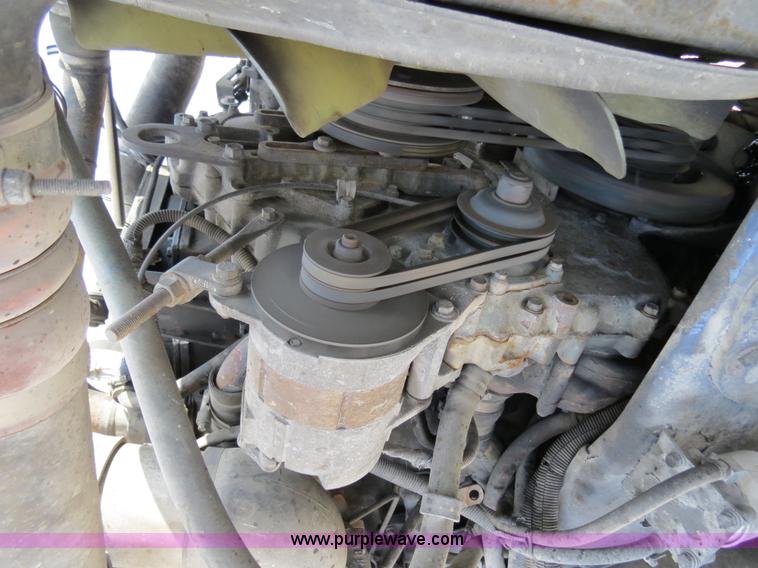 image for item B4602 1999 Peterbilt 377 semi truck