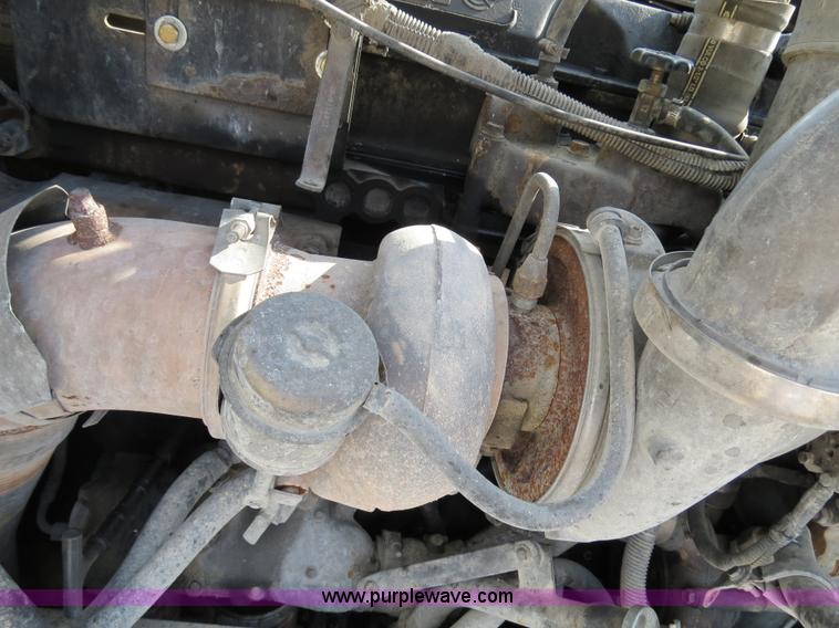 image for item B4602 1999 Peterbilt 377 semi truck