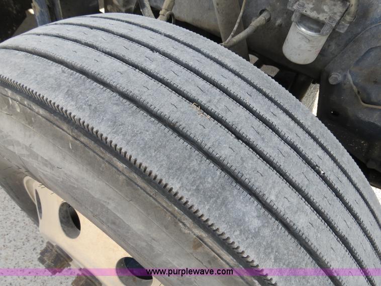 image for item B4602 1999 Peterbilt 377 semi truck