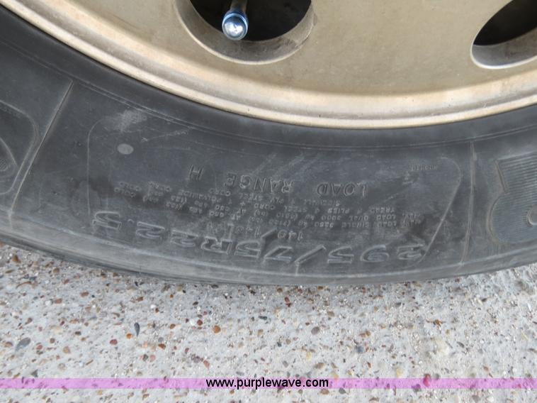 image for item B4602 1999 Peterbilt 377 semi truck