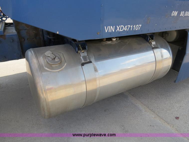 image for item B4602 1999 Peterbilt 377 semi truck