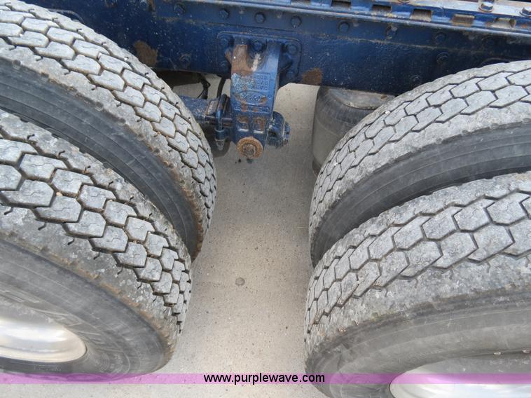 image for item B4602 1999 Peterbilt 377 semi truck