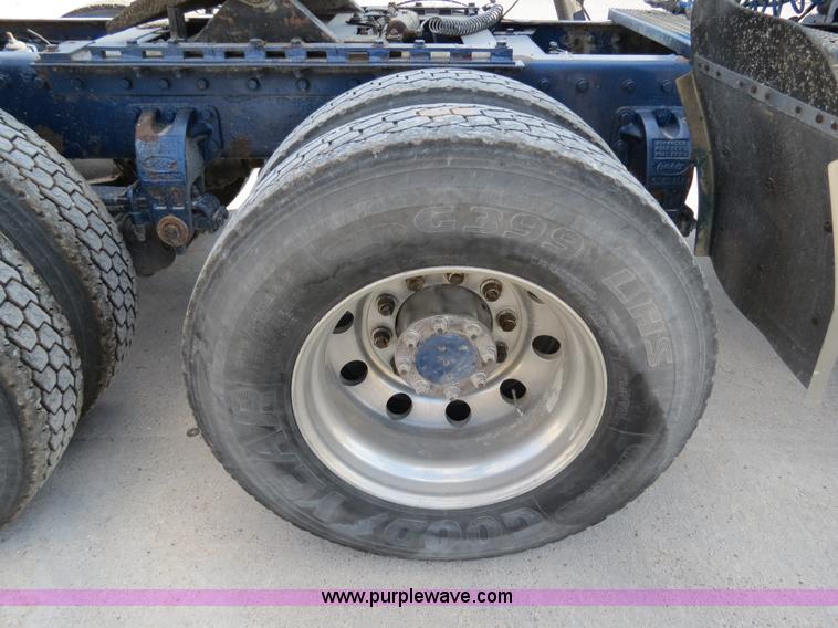 image for item B4602 1999 Peterbilt 377 semi truck