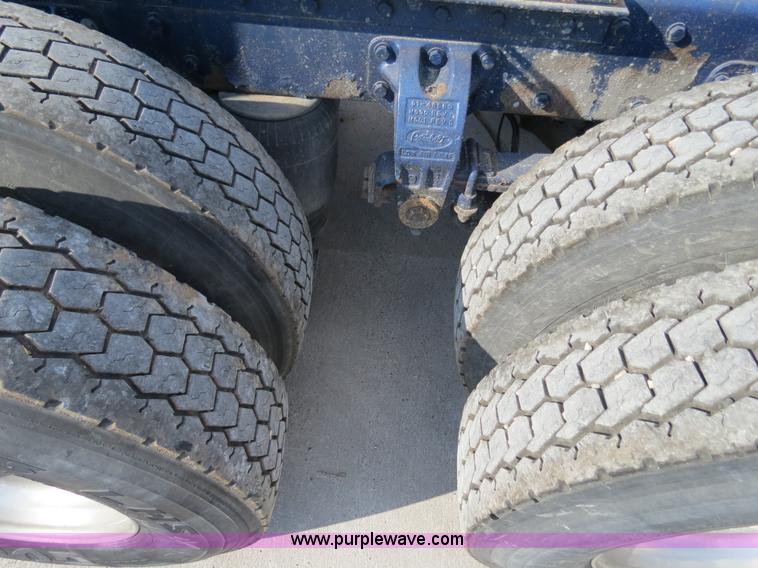 image for item B4602 1999 Peterbilt 377 semi truck