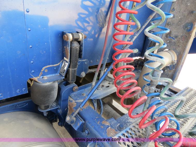 image for item B4602 1999 Peterbilt 377 semi truck