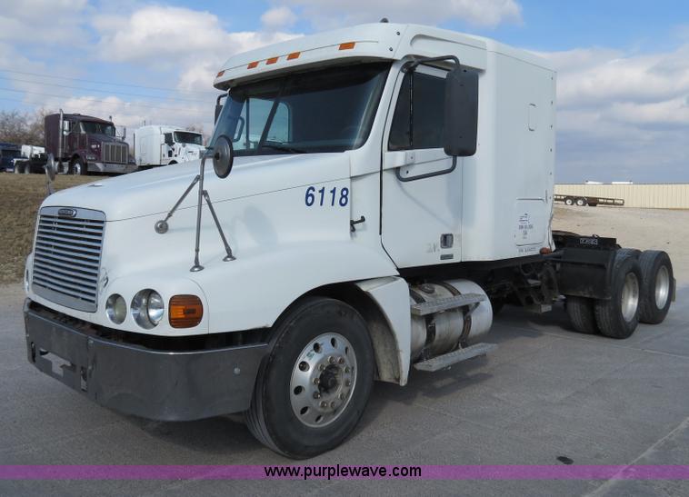 image for item B4603 2003 Freightliner ST120 semi truck