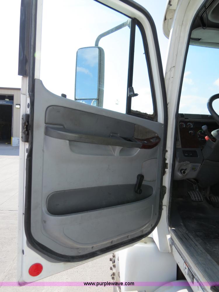 image for item B4603 2003 Freightliner ST120 semi truck