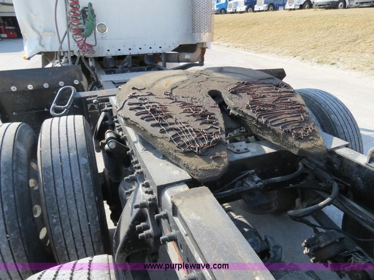 image for item B4603 2003 Freightliner ST120 semi truck