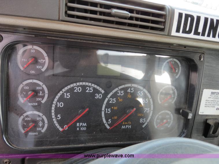 image for item B4605 2006 Freightliner Columbia 120 semi truck