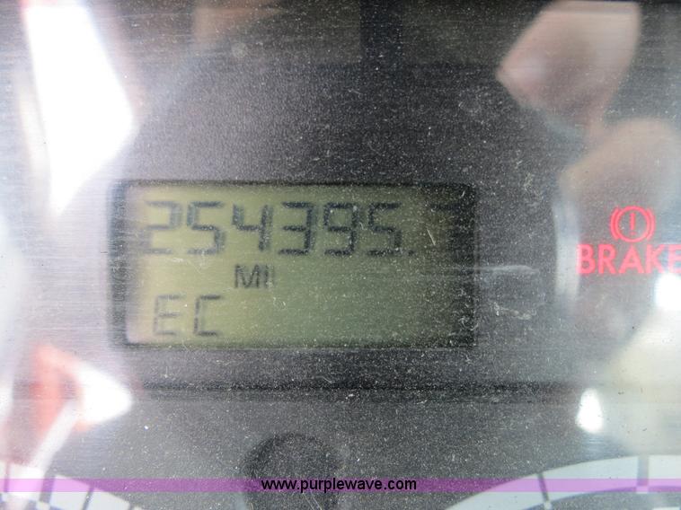 image for item B4605 2006 Freightliner Columbia 120 semi truck