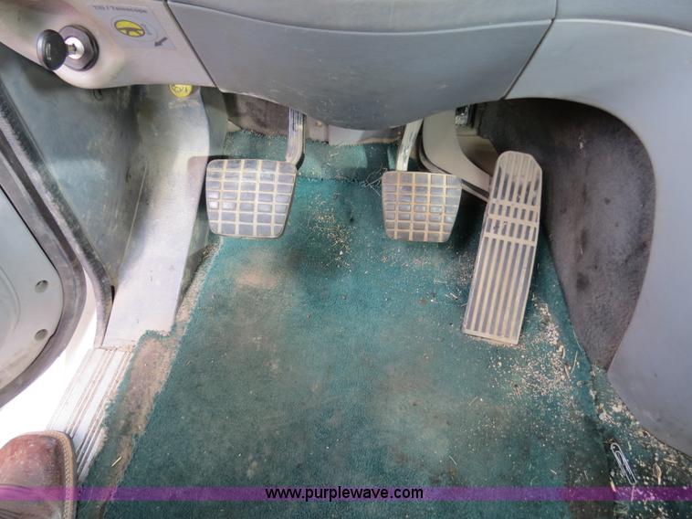 image for item B4605 2006 Freightliner Columbia 120 semi truck