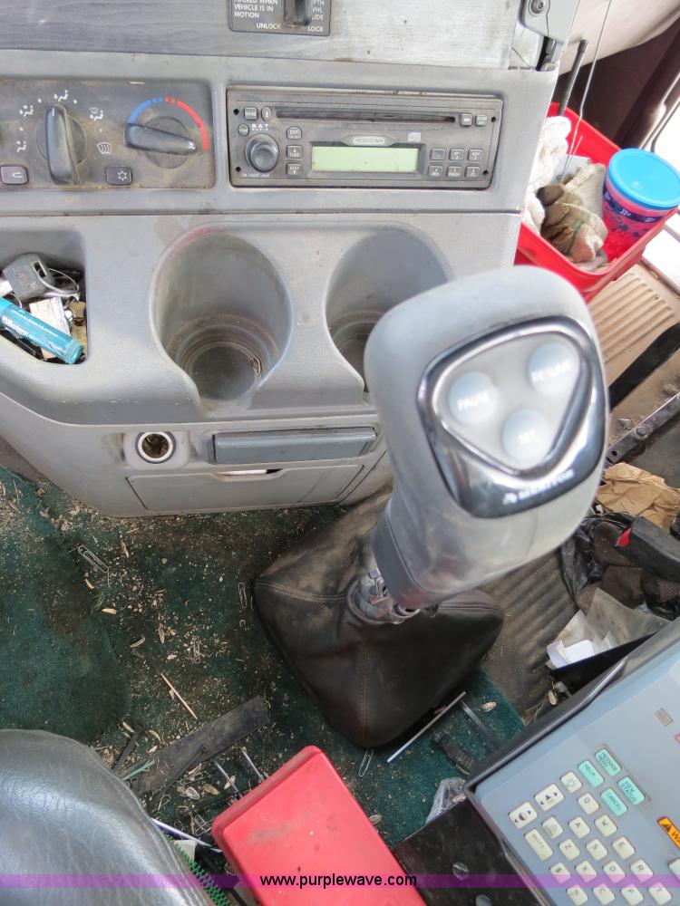 image for item B4605 2006 Freightliner Columbia 120 semi truck