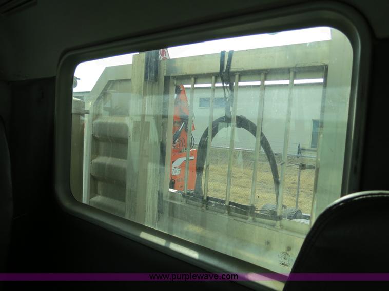 image for item B4605 2006 Freightliner Columbia 120 semi truck