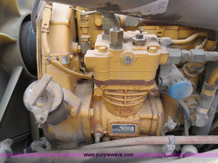 image for item B4605 2006 Freightliner Columbia 120 semi truck