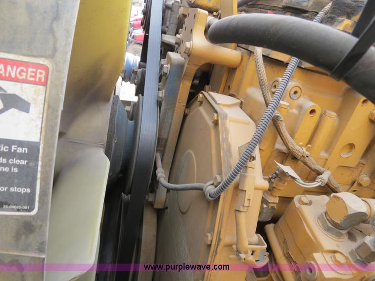 image for item B4605 2006 Freightliner Columbia 120 semi truck