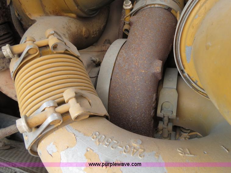 image for item B4605 2006 Freightliner Columbia 120 semi truck