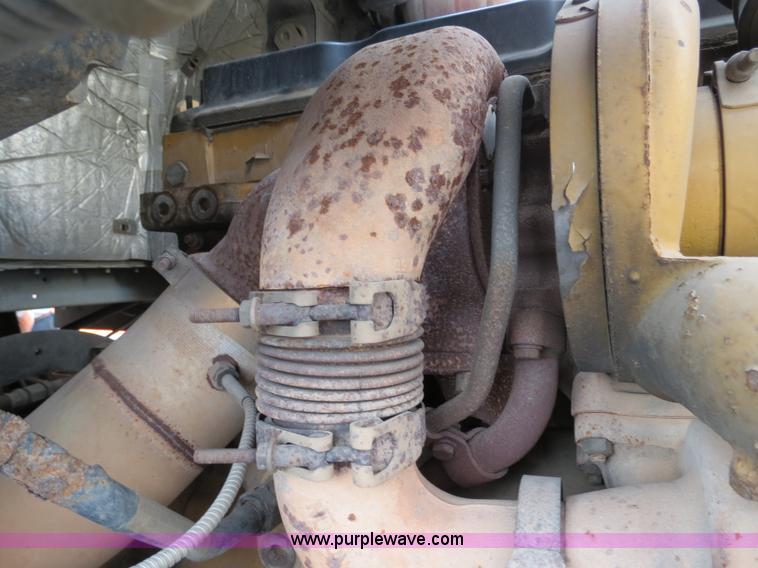 image for item B4605 2006 Freightliner Columbia 120 semi truck