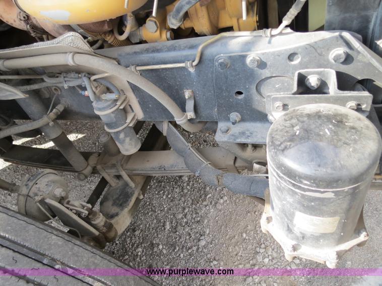 image for item B4605 2006 Freightliner Columbia 120 semi truck