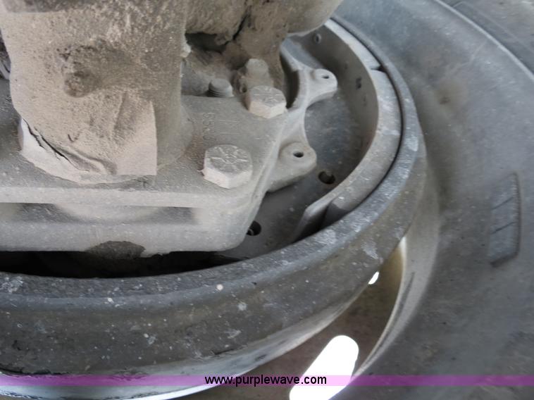 image for item B4605 2006 Freightliner Columbia 120 semi truck