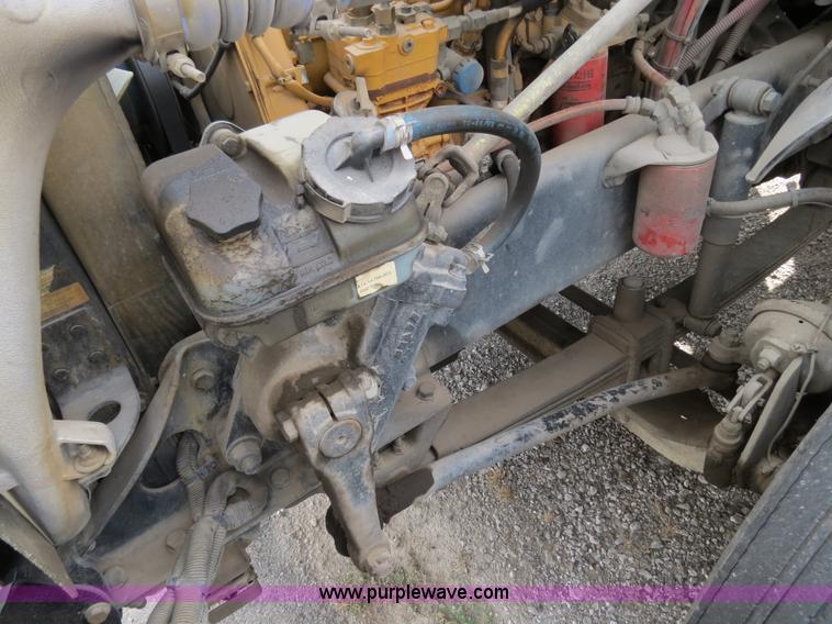 image for item B4605 2006 Freightliner Columbia 120 semi truck