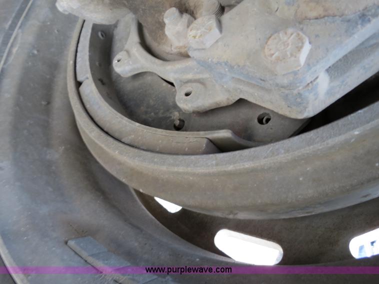 image for item B4605 2006 Freightliner Columbia 120 semi truck