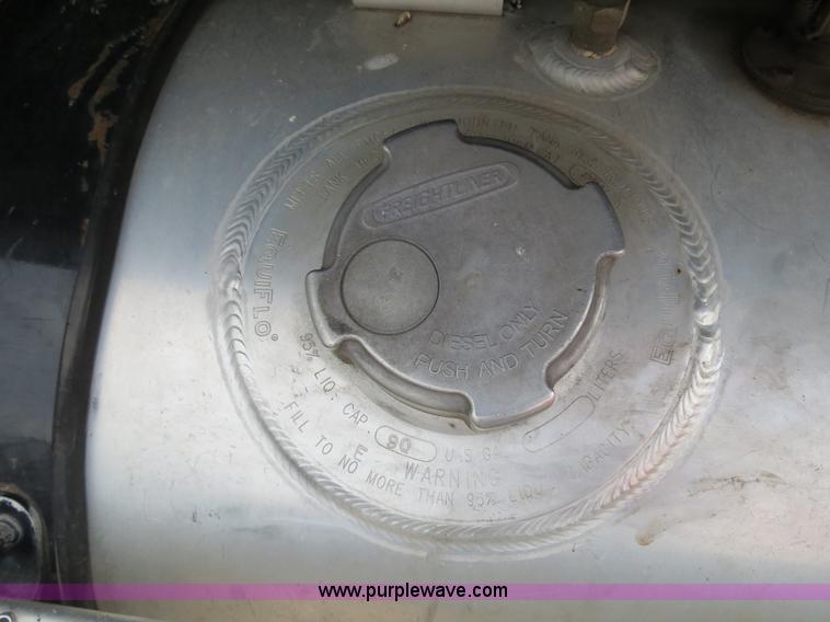 image for item B4605 2006 Freightliner Columbia 120 semi truck