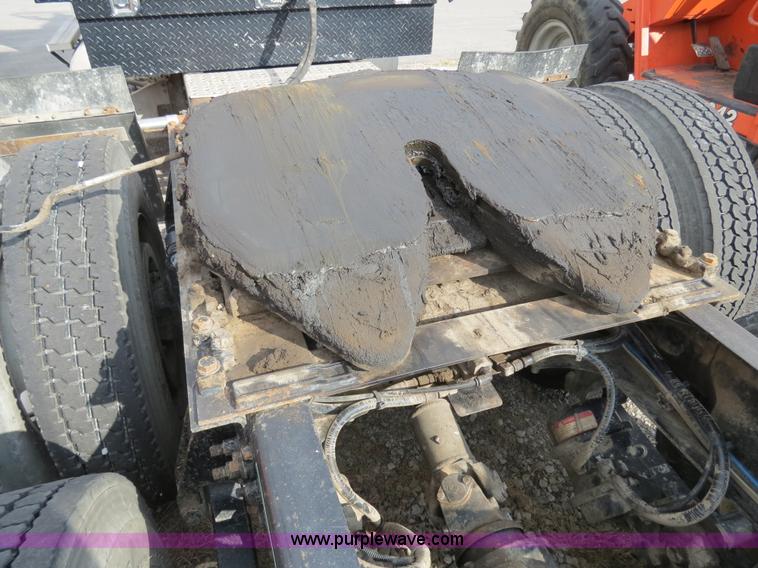 image for item B4605 2006 Freightliner Columbia 120 semi truck