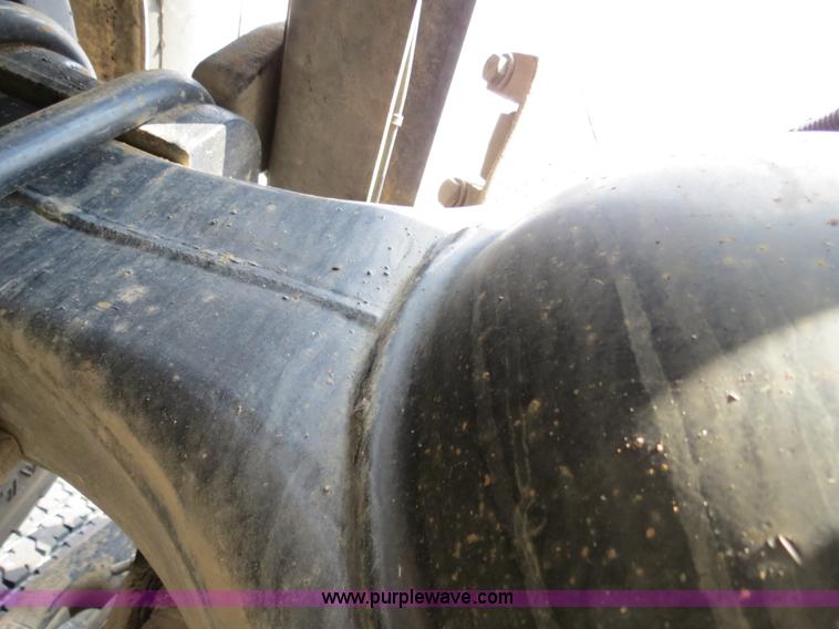 image for item B4605 2006 Freightliner Columbia 120 semi truck