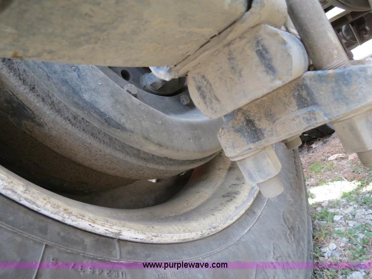 image for item B4605 2006 Freightliner Columbia 120 semi truck