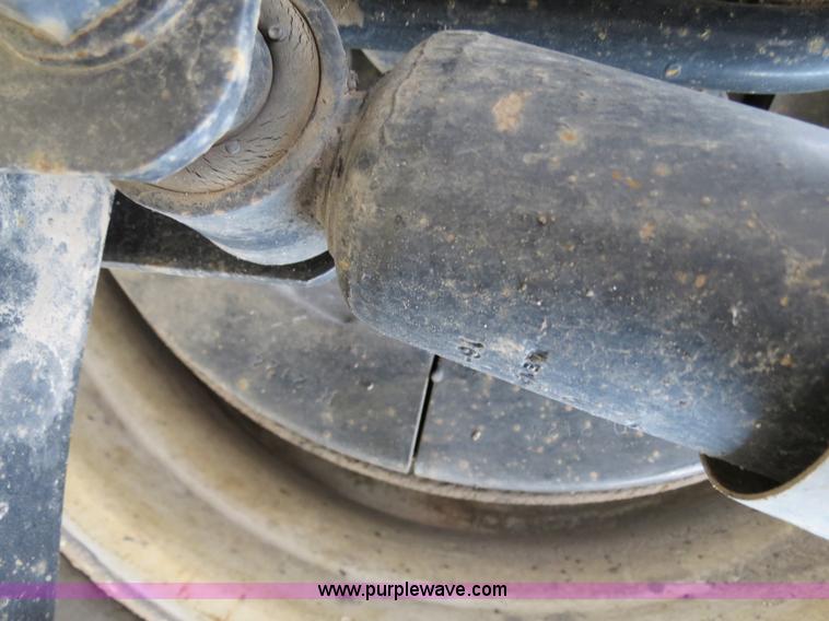 image for item B4605 2006 Freightliner Columbia 120 semi truck