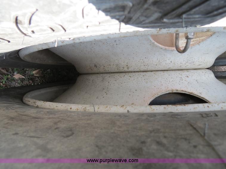 image for item B4605 2006 Freightliner Columbia 120 semi truck