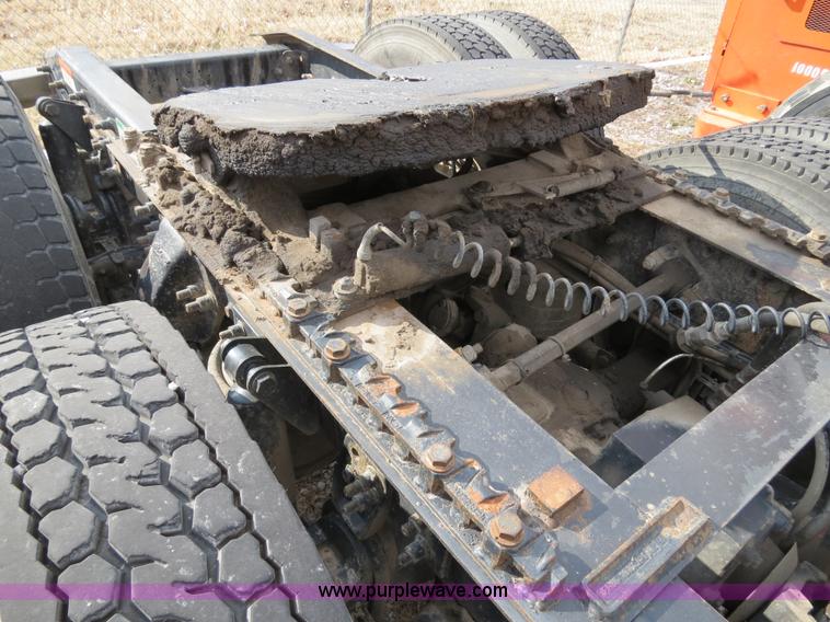 image for item B4605 2006 Freightliner Columbia 120 semi truck