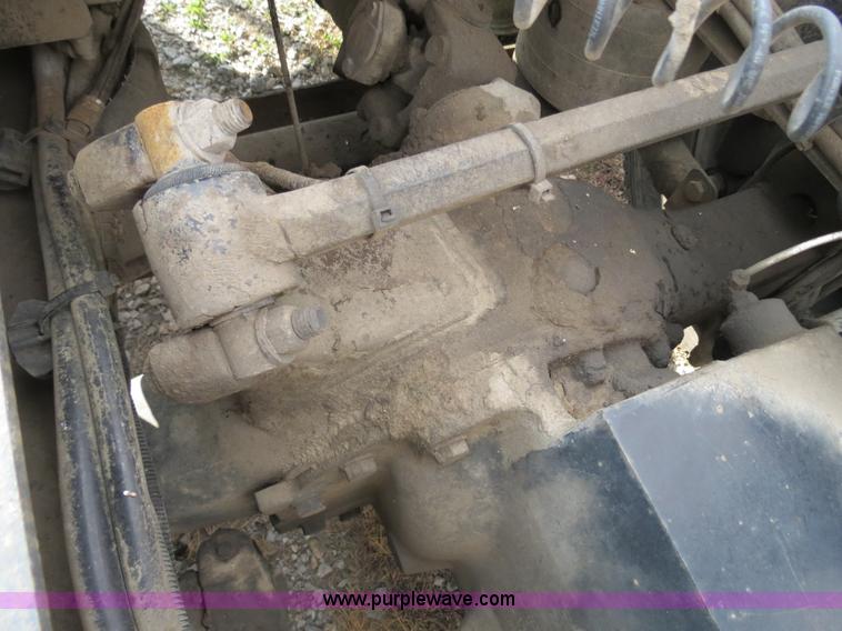 image for item B4605 2006 Freightliner Columbia 120 semi truck