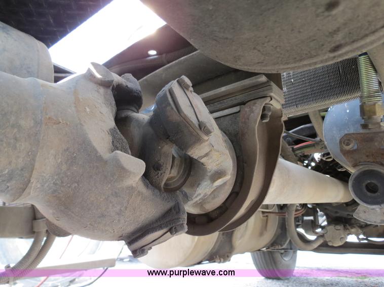 image for item B4605 2006 Freightliner Columbia 120 semi truck