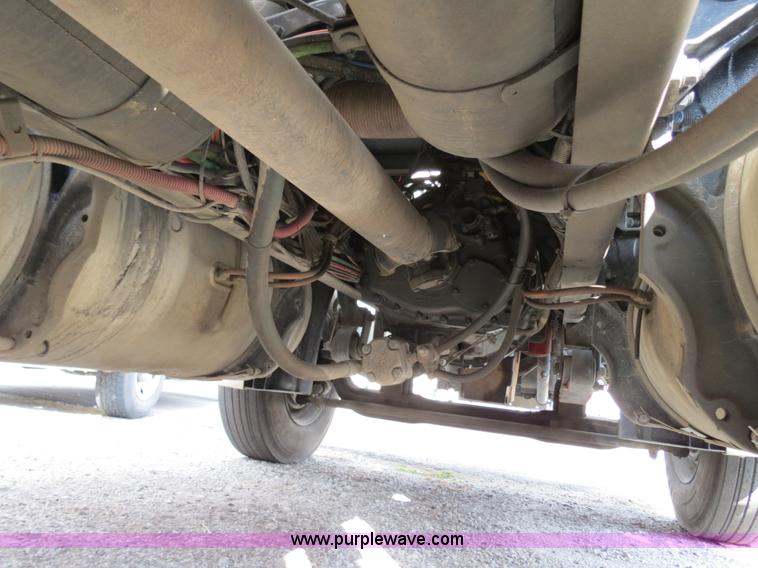 image for item B4605 2006 Freightliner Columbia 120 semi truck