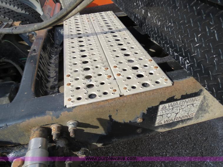 image for item B4605 2006 Freightliner Columbia 120 semi truck