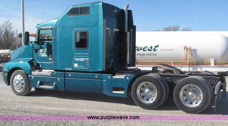 image for item B5340 1997 Kenworth T600 semi truck