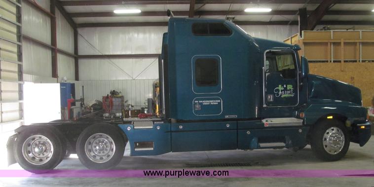 image for item B5340 1997 Kenworth T600 semi truck