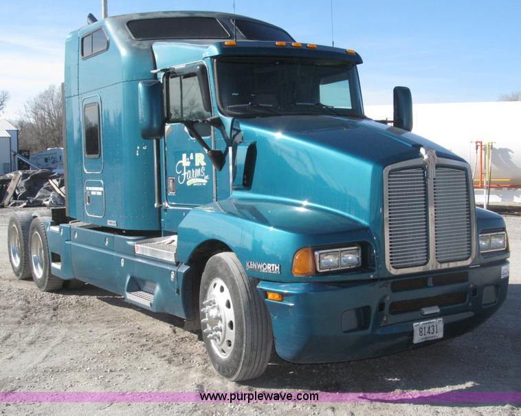 image for item B5340 1997 Kenworth T600 semi truck