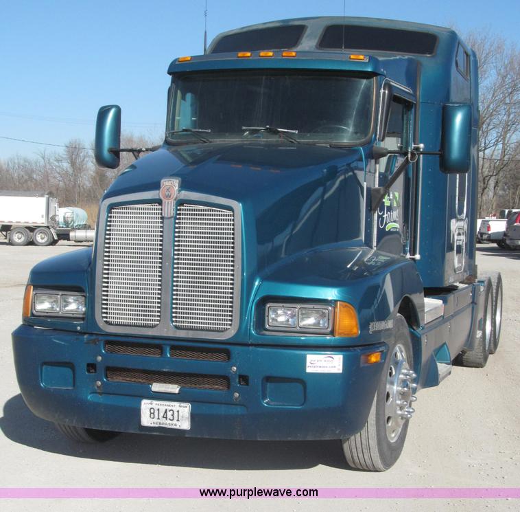 image for item B5340 1997 Kenworth T600 semi truck